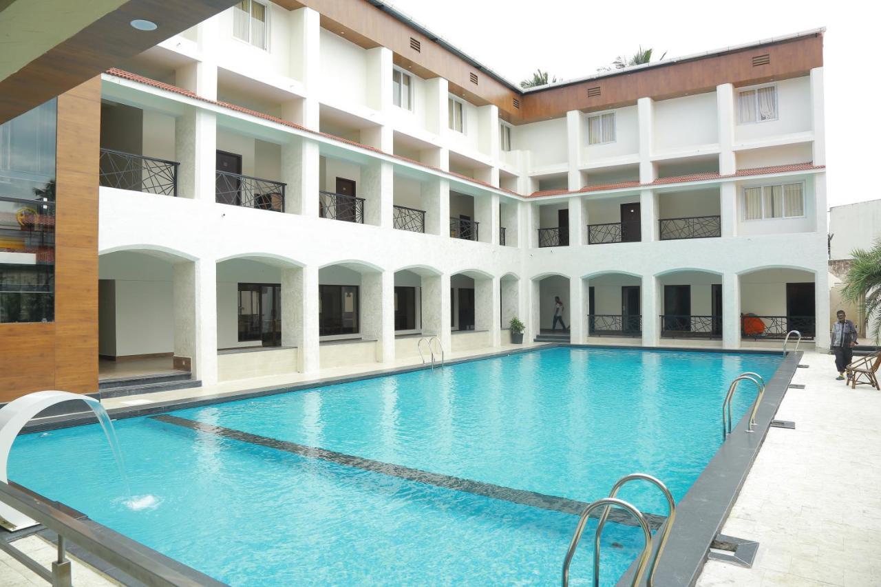 The Riviera Otel Theni Dış mekan fotoğraf