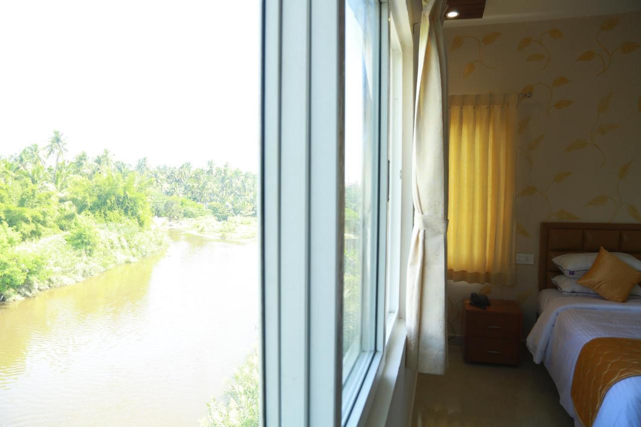 The Riviera Otel Theni Dış mekan fotoğraf