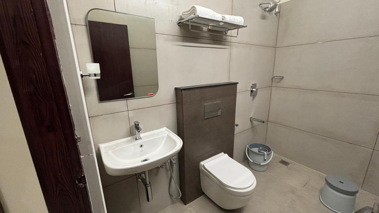 The Riviera Otel Theni Dış mekan fotoğraf