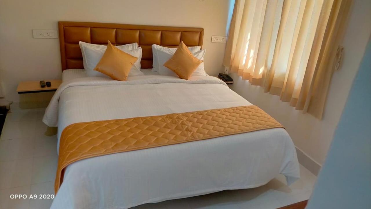The Riviera Otel Theni Dış mekan fotoğraf