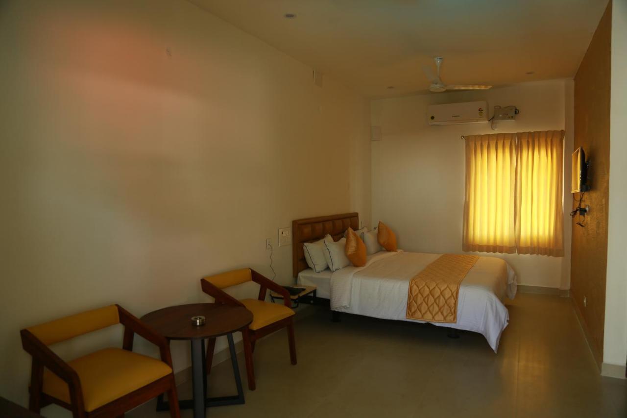 The Riviera Otel Theni Dış mekan fotoğraf