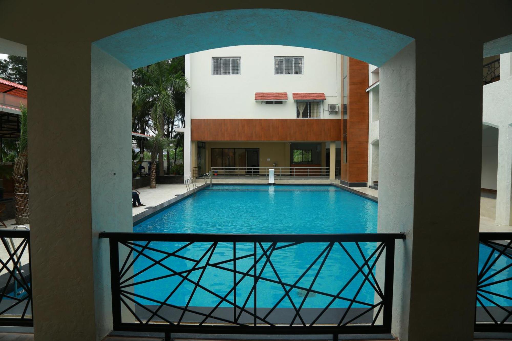 The Riviera Otel Theni Dış mekan fotoğraf