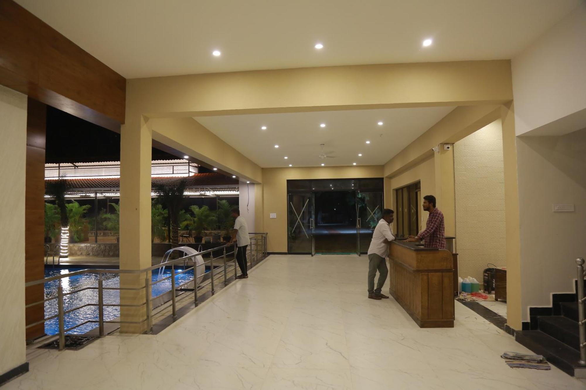 The Riviera Otel Theni Dış mekan fotoğraf